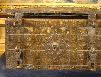 Salle des Caumont - coffre de marine en fer du XVIIe siècle