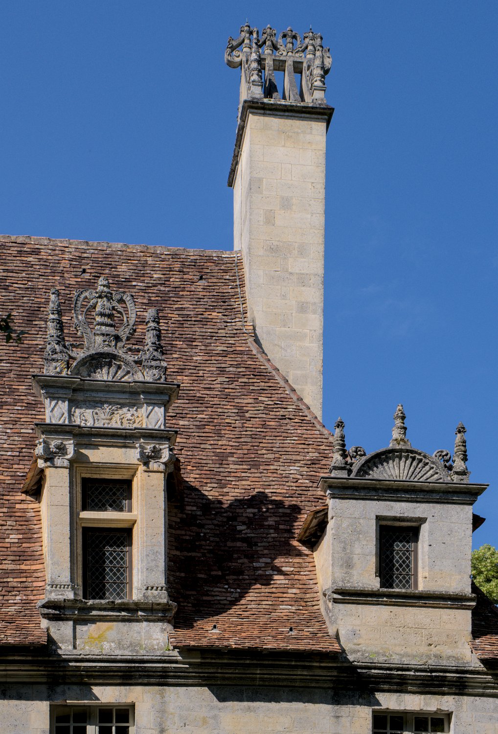 Lucarnes et cheminée