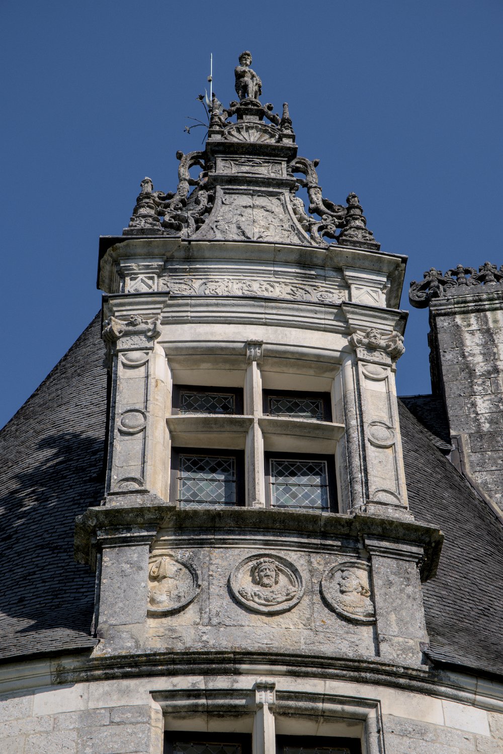 Lucarne de la tour ronde - Gros plan