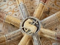 Clé de voute représentant un agneau pascal