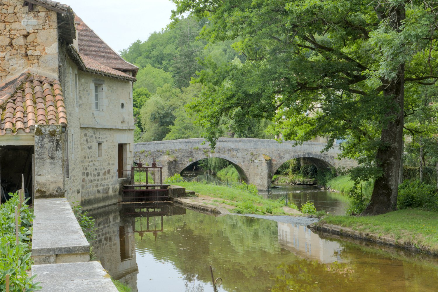 Le moulin et le pont médiéval