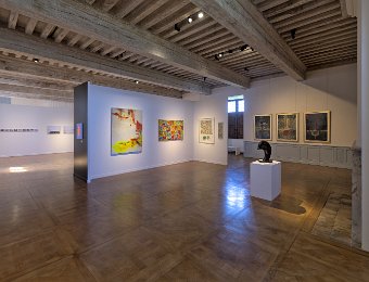 Salle d'exposition d'art contemporain