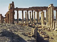 L'arc de triomphe et le début de la grande colonnade