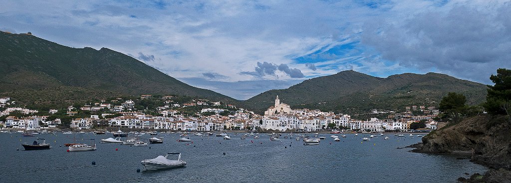 Vue du village depuis l'entrée de la baie