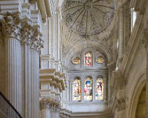 Intérieur, coupole et vitraux