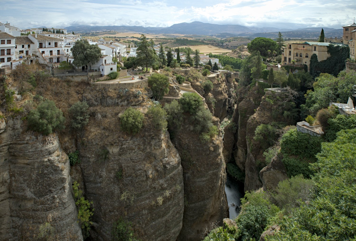 Tajo de Ronda (gorge) - Au fond le Pont Vieux