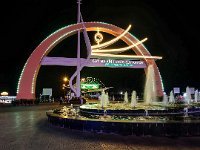 Vue nocturne sur le centre de la zone touristique