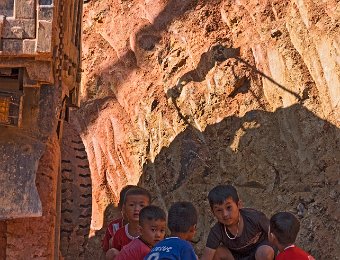  Enfants reconstruisant le monde